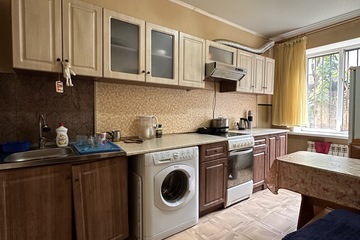 2-к квартира, 42 м², 1/3 эт.