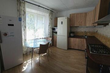 2-к квартира, 60 м², 1/10 эт.