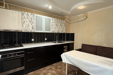 1-к квартира, 38 м², 2/10 эт.